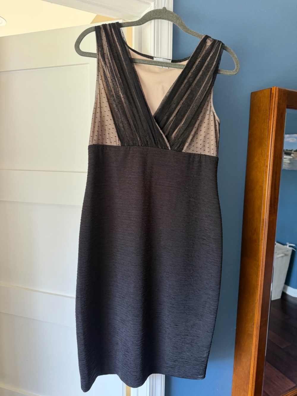 London Times Black and Nude Sleeveless Sheath Dress